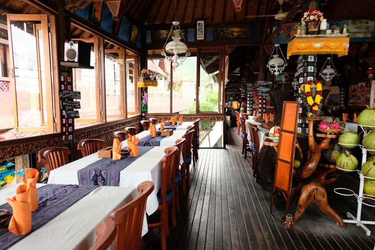 Kerti Beach Bungalow And Restaurant Падангбай Экстерьер фото